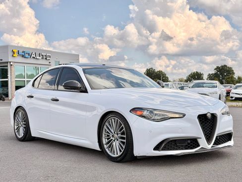 Used 2017 Alfa Romeo Giulia Ti RWD image 9