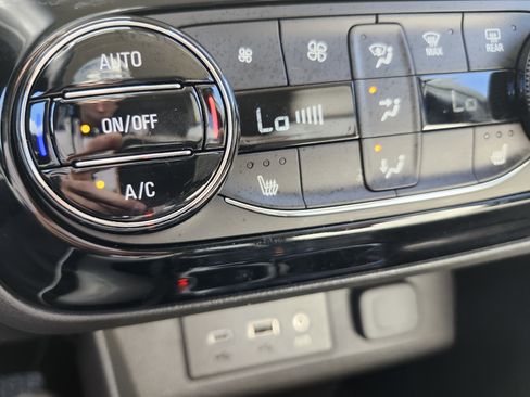 Used 2020 Buick Encore GX Select AWD/4WD image 8