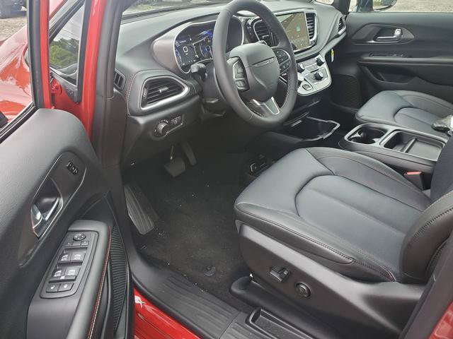 New 2027 Chrysler Pacifica Select FWD image 6