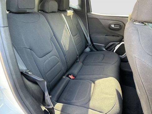 Used 2018 Jeep Renegade Latitude image 25