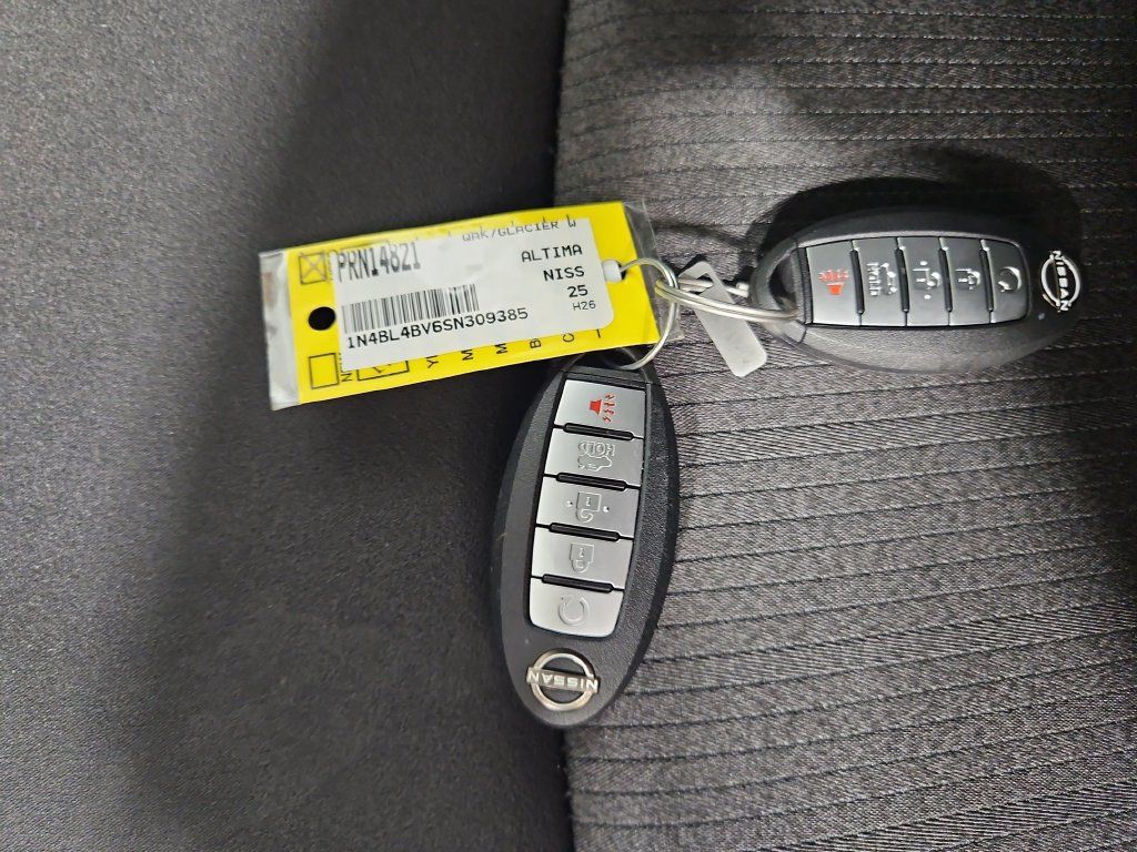 Used 2025 Nissan Altima 2.5 S FWD image 28