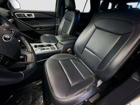 Used 2020 Ford Explorer XLT w/ Equipment Group 202A image 11