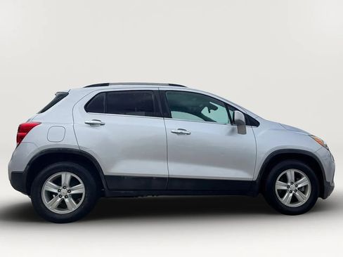 Used 2018 Chevrolet Trax LT w/ LT Convenience Package FWD image 19