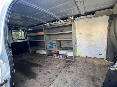 Used 2018 Chevrolet Express 2500 Extended image 11