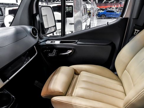 Used 2022 Mercedes-Benz Sprinter 3500 image 24