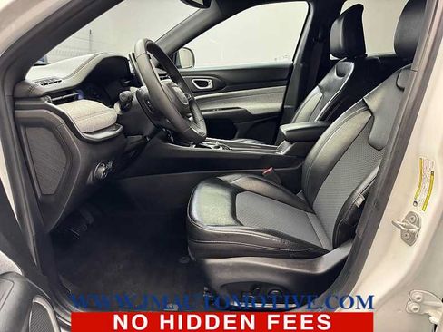 Used 2023 Jeep Compass Latitude w/ Convenience Group AWD/4WD image 12