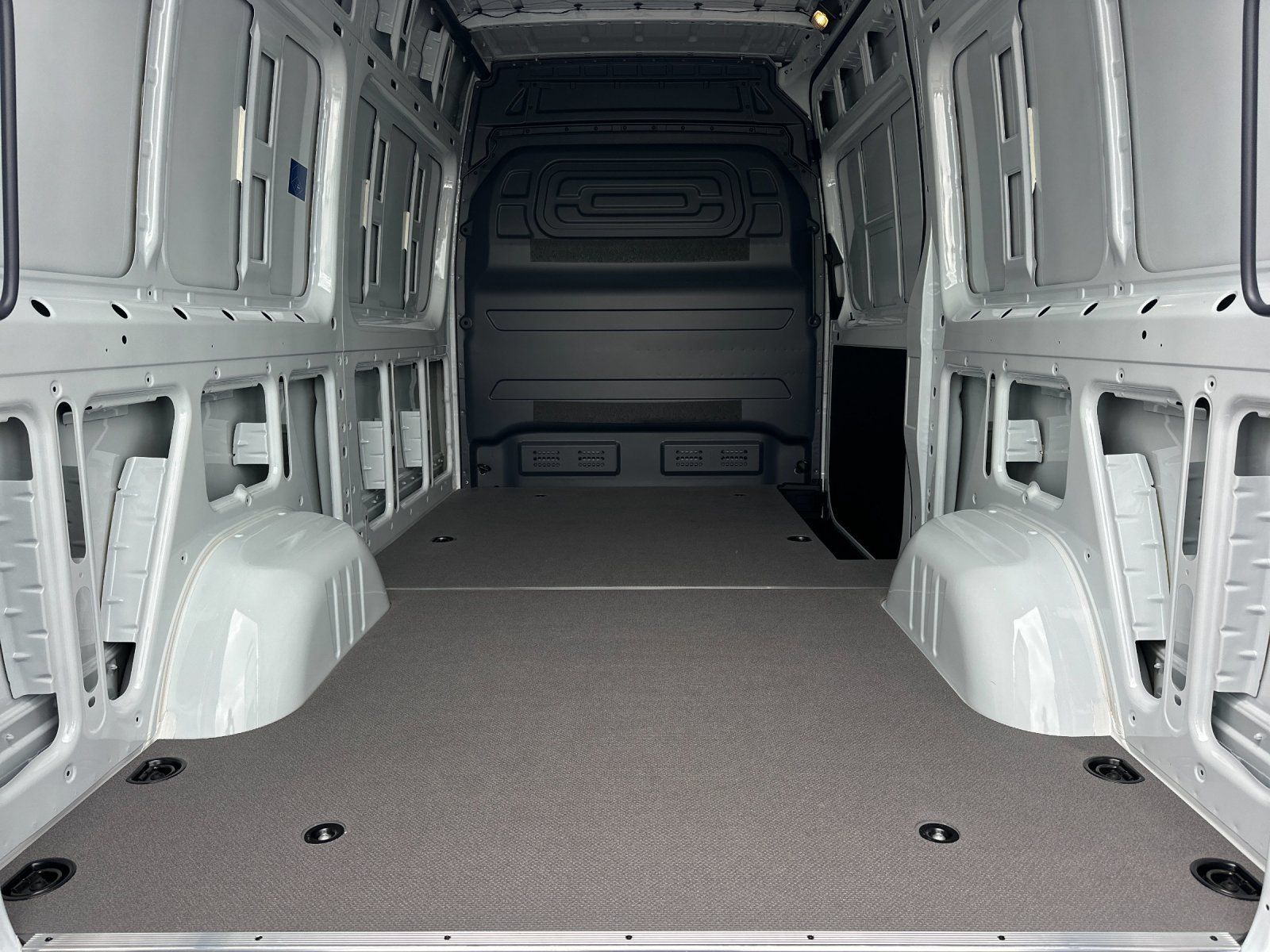 Used 2025 Mercedes-Benz Sprinter 2500 image 14
