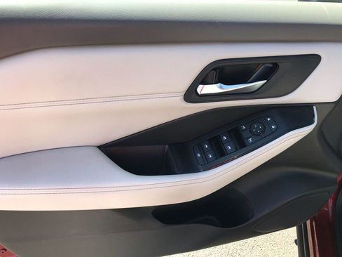 Used 2023 Nissan Rogue SV w/ SV Premium Package image 13