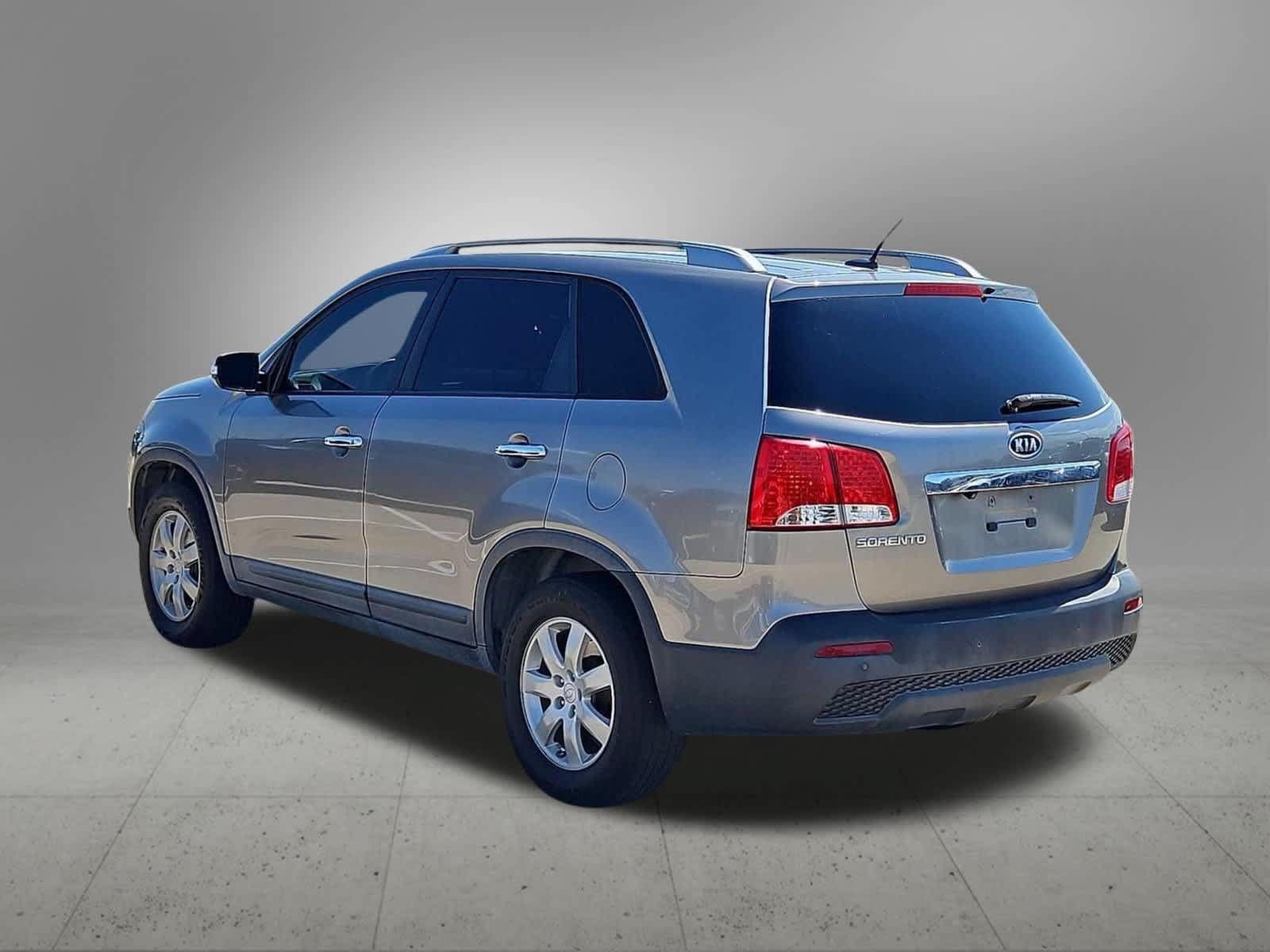 Used 2011 Kia Sorento 2WD w/ Convenience Pkg image 4