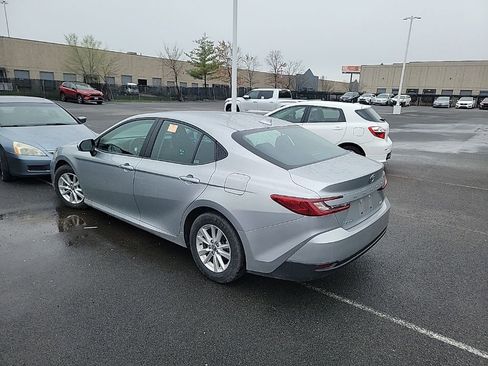 Used 2025 Toyota Camry LE image 5