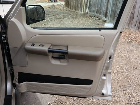 Used 2004 Ford Explorer Sport Trac XLT image 27