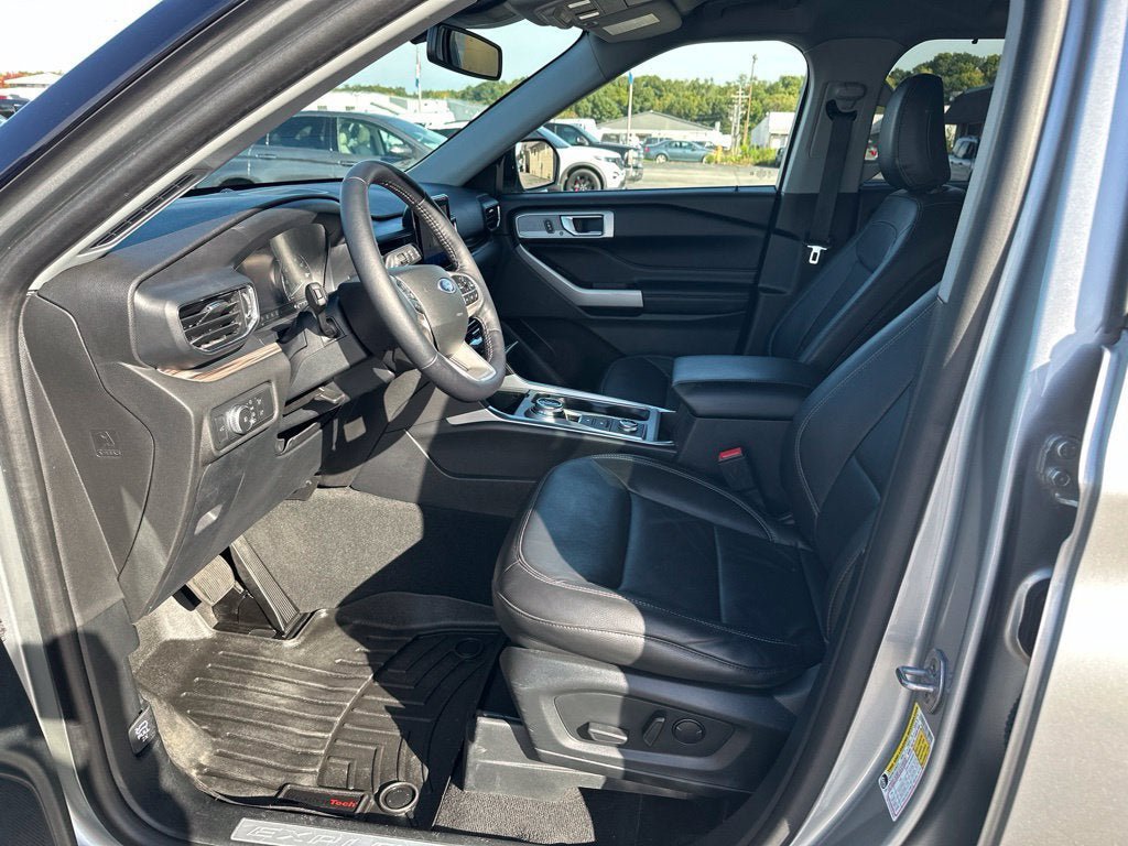 Certified 2022 Ford Explorer Limited AWD/4WD image 13