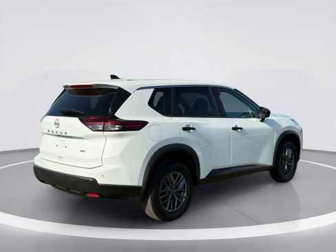 Used 2024 Nissan Rogue S AWD/4WD image 5