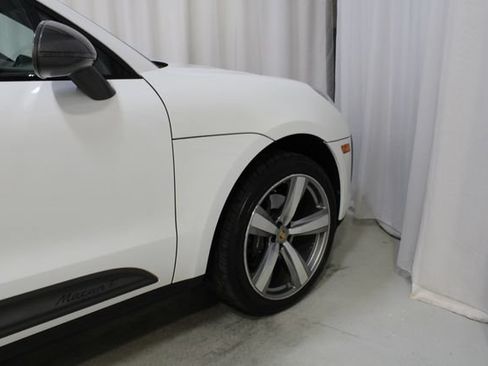 Used 2023 Porsche Macan Turbo AWD/4WD image 25