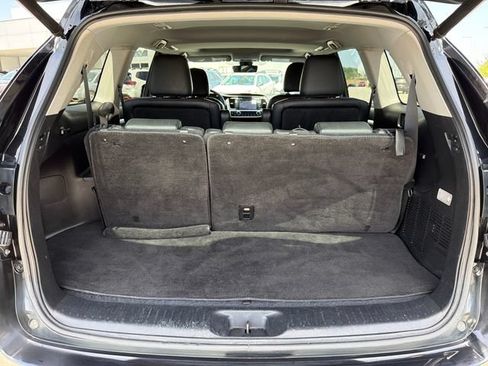 Used 2019 Toyota Highlander XLE AWD/4WD image 29