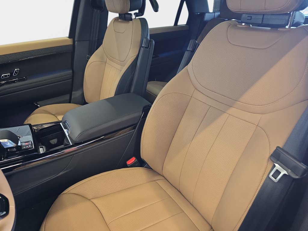 New 2027 Land Rover Range Rover Sport Dynamic SE AWD/4WD image 9