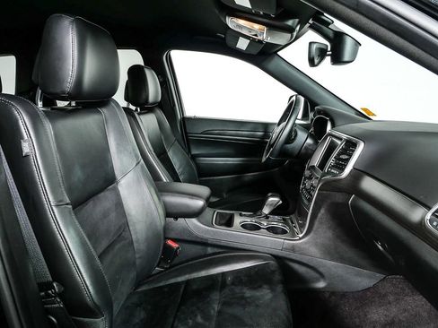 Used 2018 Jeep Grand Cherokee Altitude RWD image 22