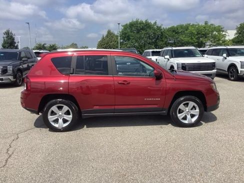 Used 2014 Jeep Compass Latitude FWD image 3