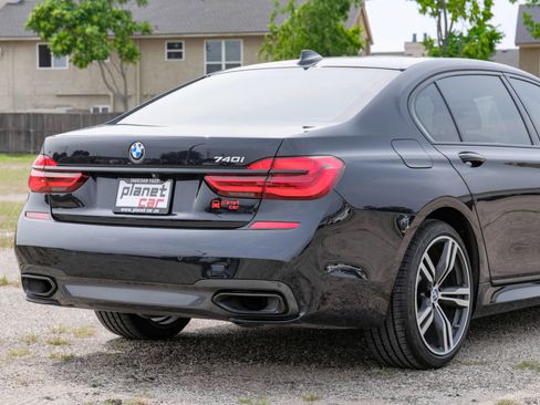 Used 2018 BMW 740i image 12
