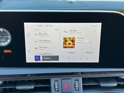 New 2025 Lexus ES 300h w/ Premium Package image 17