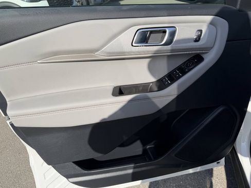 New 2026 Ford Explorer Active w/ Active Comfort Package RWD image 24