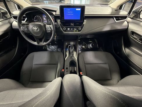Used 2025 Toyota Corolla LE FWD image 33