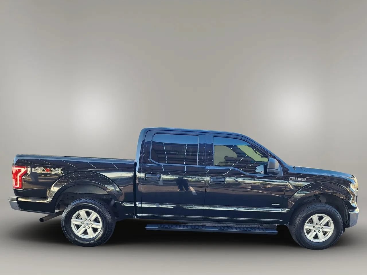 Used 2016 Ford F150 XLT AWD/4WD image 9