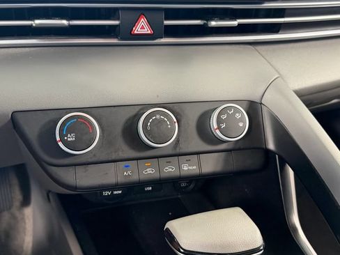 Used 2023 Hyundai Elantra SE FWD image 18
