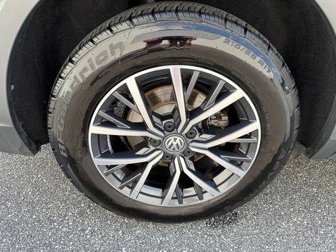 Used 2020 Volkswagen Tiguan SE R-Line AWD/4WD image 9