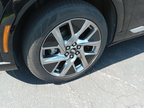 Used 2025 Cadillac Optiq Luxury 1 AWD/4WD image 6
