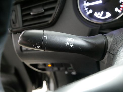 Used 2017 Nissan Rogue SV w/ Midnight Edition Package image 32