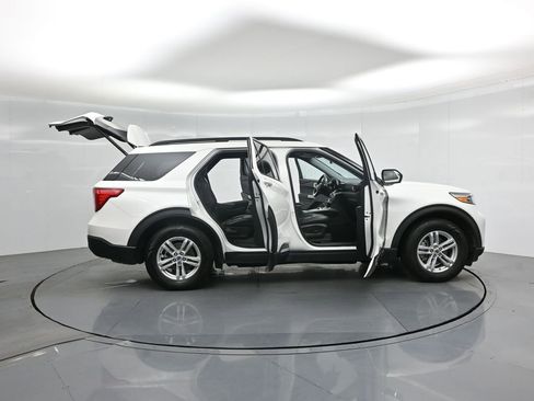 Certified 2021 Ford Explorer XLT image 4
