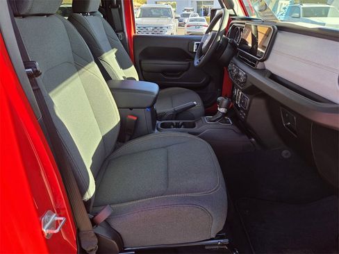 Used 2025 Jeep Gladiator Sport image 19