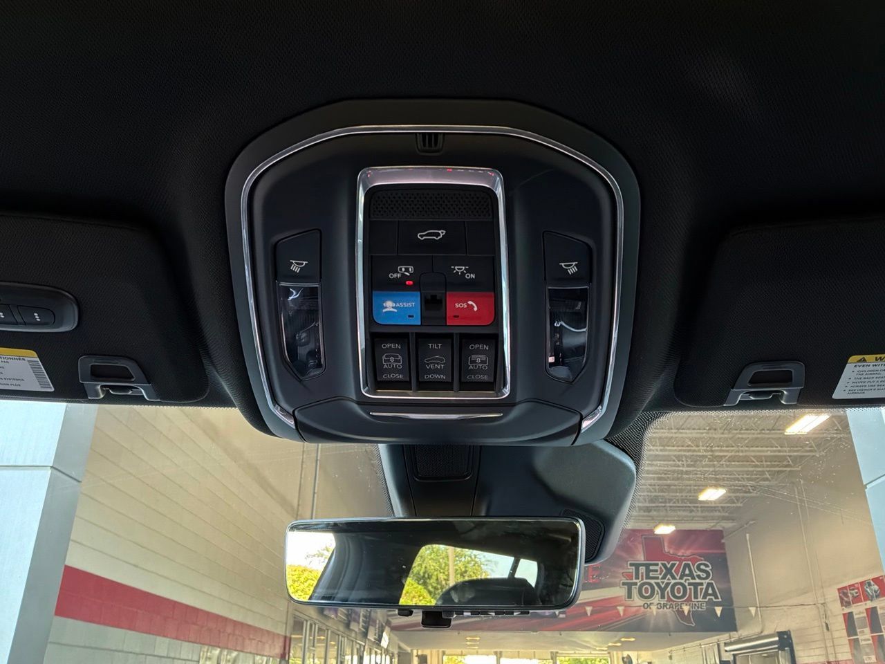 Used 2026 Jeep Grand Cherokee Limited AWD/4WD image 18