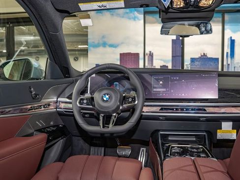 Used 2026 BMW 740i xDrive AWD/4WD image 16