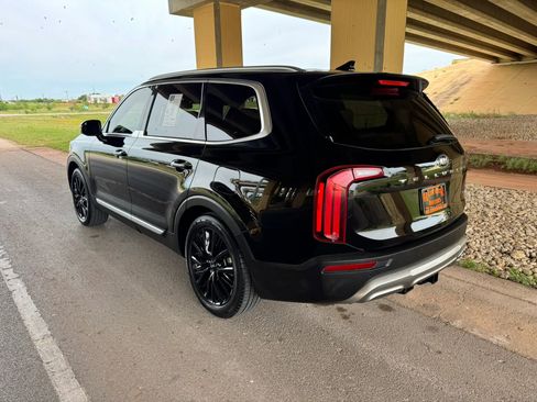Used 2020 Kia Telluride SX w/ Towing Package FWD image 5