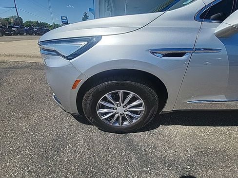 Used 2022 Buick Enclave Essence AWD/4WD image 9