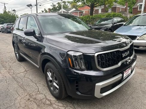 Used 2025 Kia Telluride LX FWD image 3
