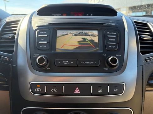 Used 2015 Kia Sorento LX image 7