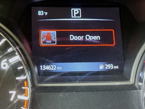 Used 2017 Nissan Pathfinder SV FWD image 19