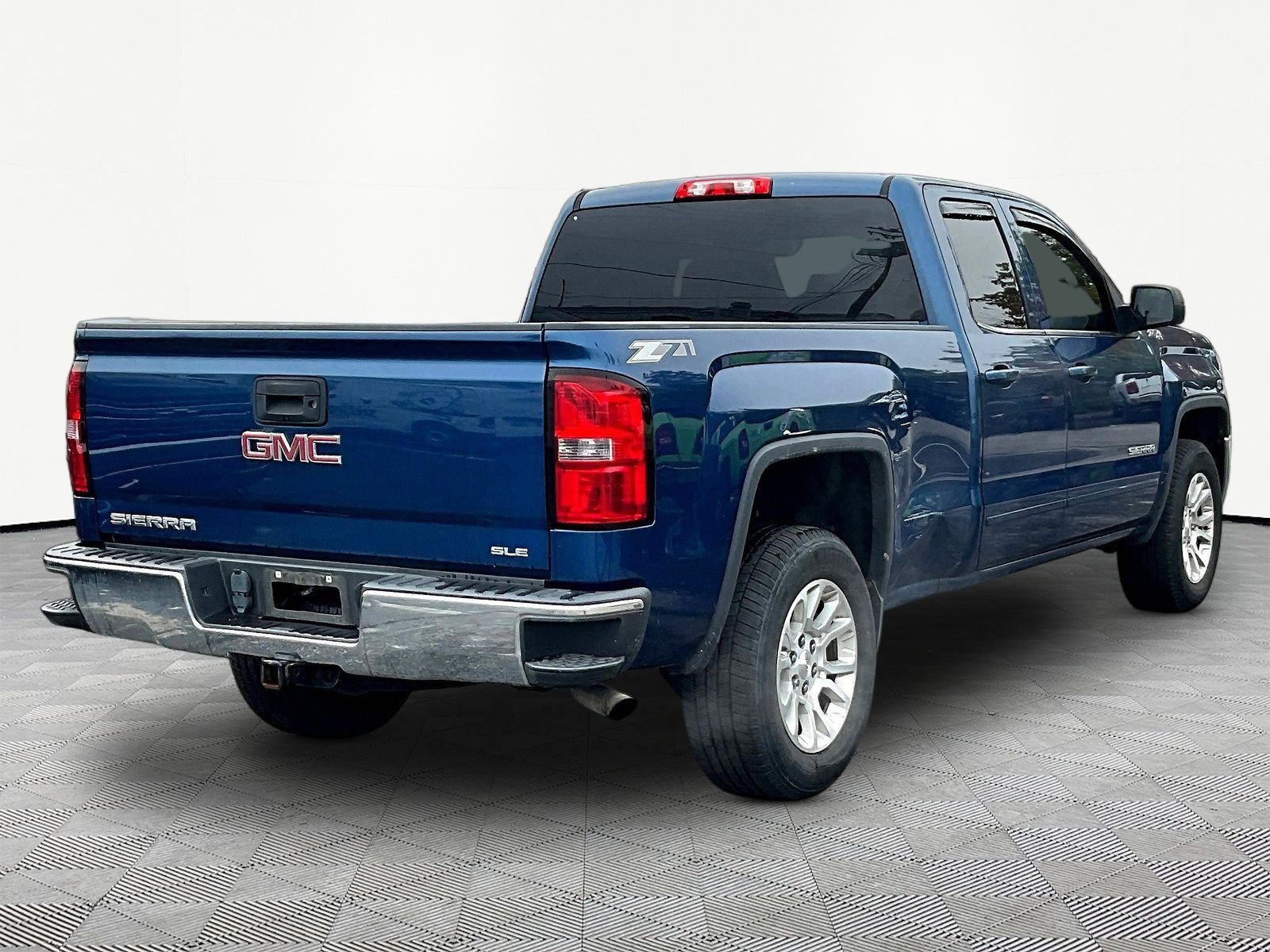 Used 2017 GMC Sierra 1500 SLE w/ SLE Value Package AWD/4WD image 6