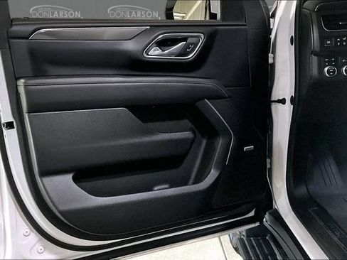 Used 2023 GMC Yukon XL AT4 w/ AT4 Premium Plus Package AWD/4WD image 11