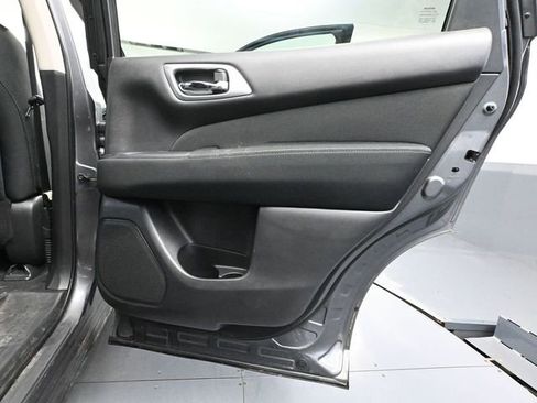 Used 2017 Nissan Pathfinder S image 38