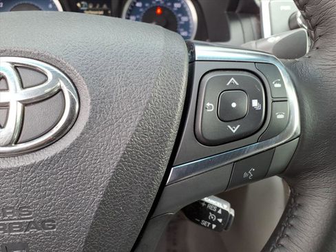 Used 2017 Toyota Camry XSE image 11