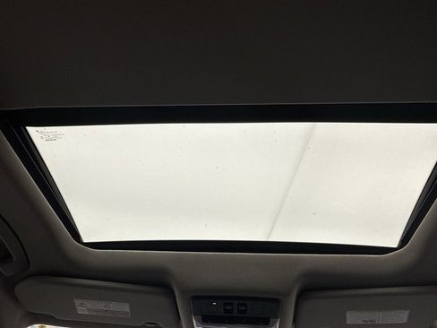 Used 2023 Nissan Rogue SV w/ SV Premium Package image 17