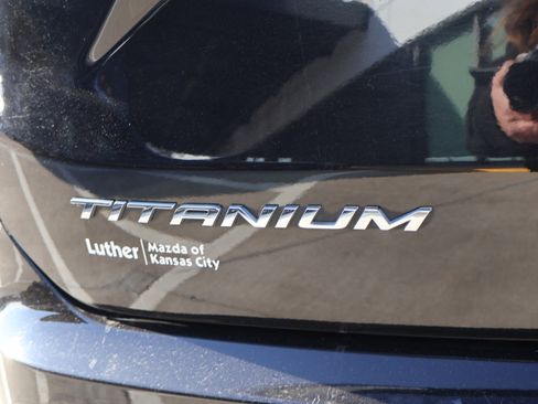 Used 2024 Ford Edge Titanium image 18