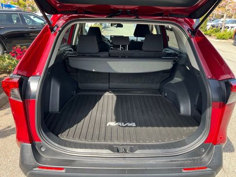 Certified 2022 Toyota RAV4 LE AWD/4WD image 10