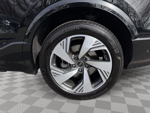 Used 2025 Audi Q6 e-tron Premium Plus w/ Premium Plus image 7