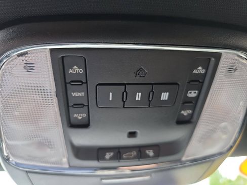 Used 2014 Jeep Grand Cherokee Limited w/ Luxury Group II AWD/4WD image 27