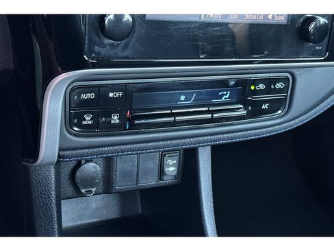 Used 2017 Toyota Corolla SE w/ Carpet Mat Package (TMS) image 20